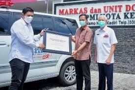 Ternyata perjalanan gudang garam menjadi salah satu perusahaan rokok terbesar di indonesia cukup panjang. Pt Gudang Garam Menyumbang Ambulan Canggih Buat Pmi Kota Kediri Pena Rakyat News