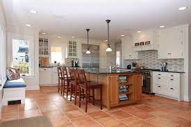 On terracotta floors you will have to associate the white walls. Pin On Inspiration Rooms