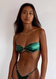 Amber Abara - Free sexy pics, galleries & more at Babepedia