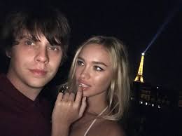 Virginia macari swimwear photoshoot starring roxy horner. Jake Bugg Br News Op Twitter Namore Alguem Que Te Olhe Tal Como A Roxy Horner Olha Para O Jake Bugg