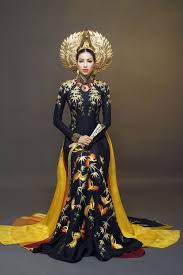 Look How Beautiful Miss Vietnam Is Omg Fire Bender Vietnamese Queen X Dizajn Kostyumov Tradicionnye Platya Aziatskaya Moda