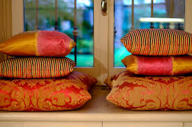 I cuscini riempiono e fanno più comodo il nostro spazio, anche se quasi non ce ne accorgiamo. Arredare Con I Tessuti I Cuscini Decorativi Dress Your Home