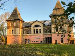 Nagy örömmel üdvözlöm önt hatvan város megújult honlapján. Taking My Hat Off To Hatvan Hungary Carpediemeire Hungary Travel Culture Travel European Castles