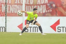 Nadeo argawinata is an indonesian professional footballer who plays as a goalkeeper for liga 1 club bali united and the indonesia national team. Pin Oleh Untaian Kata Di Nadeo Argawinata Gambar