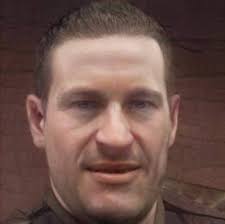 Ychwanegodd White George Floyd lun...