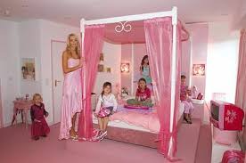 Barbie schlafzimmer bett schrank schuhe schreibtisch 70er jahre vintage möbel ebay. Hotelzimmer In Timmendorf Traumen Mit Barbie Der Spiegel