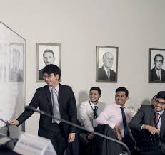 Usa las flechas laterales del teclado para navegar.