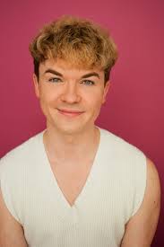 New blonde boy headshots courtesy of Izzy Portraits by Ismael Arrieta 💁‍♀️