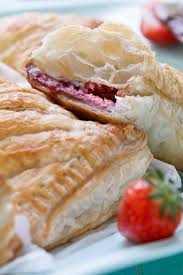 Erdbeertaschen Mit Nutella Ein Schnelles Geback Emmikochteinfach Rezept Rezepte Blatterteig Rezepte Suss Nutella Produkte