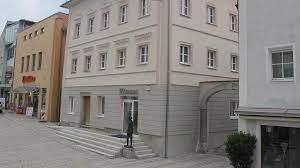 Ihre bank vor ort hilft ihnen gerne weiter. Vr Bank Passau Eg Geschaftsstelle Hauzenberg Hauzenberg Marktplatz 9 Offnungszeiten Angebote