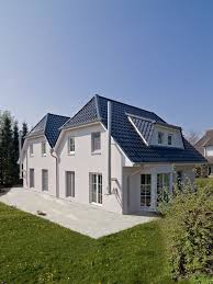 Weisses Doppelhaus Von Eco System Haus Doppelhaus Grundriss Massivhaus Bauen Haus