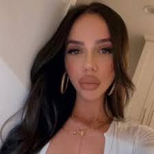 Jessenia Lopez (@jessenialopezzz)