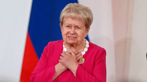The name of alexandra pakhmutova is known for everyone grown up in the former soviet union. Kompozitor Aleksandra Pahmutova Otmechaet Yubilej