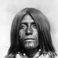Sacred Meaning Of Indigenous Face Paints 22 Painted Faces That Tell Stories Native American Makeup Native American Face Paint Native American Wars