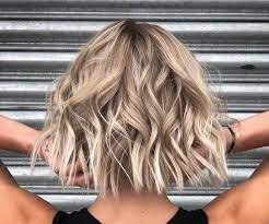 Asciugatura a testa in giù e mani fra i capelli. Tagli Di Capelli 2019 Minimal And Chic That S All Trends