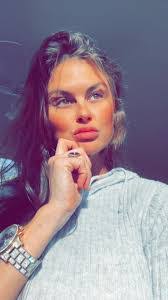 Tabitha Chambers's Instagram, Twitter & Facebook