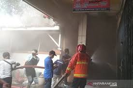 Scopri ricette, idee per la casa, consigli di stile e altre idee da provare. Sebuah Kios Di Pasar Kliwon Kudus Terbakar Ratusan Pedagang Panik Antara News