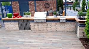 Outdoor Grill Mit Pflastersteinen Pflastersteine Grillen Im Freien Hofeinfahrt