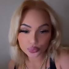 Iris Banks's Instagram, Twitter & Facebook