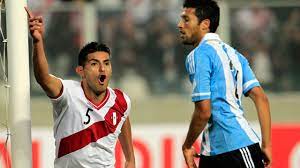 Defensor peruano carlos zambrano mostró como quedó luego de la agresión de la policía de brasil a jugadores de boca juniors, tras encuentro contr. Wm Qualifikation Carlos Zambrano Argert Lionel Messi Co