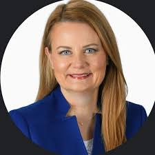 Debra Mclaren's Instagram, Twitter & Facebook