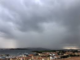 Conversely, a dry downburst is one that has all of the strong winds, but none of the water. Sturmische Zeiten Am Mittelmeer Klima Und Wetter Auf Sardinien Pecora Nera Reiseblog Und Reisefuhrer Aus Sardinien