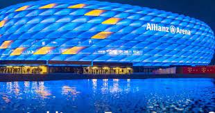 Fotos, video, touren, tickets und jede menge wissen. Fc Bayern Allianz Arena In Blau Und Gelb Am Europatag