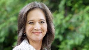 Amy Roe's Instagram, Twitter & Facebook