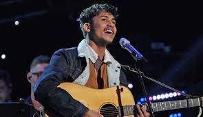 Wichita S Gunn Advances To American Idol Top Ten Kake