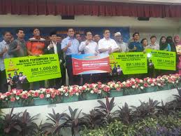 Students who are selangor citizens and come from families with a monthly household income of rm3,000 and below will receive a source : Galeri Gambar
