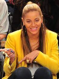 Stay Sleek And Chic At Work This Summer With A Half Up Half Down Do Like Beyonce S Lazygirl Summerhair Celebrities Black Celebrities Celebrity Hairstyles