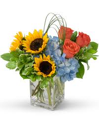Fun In The Sun Flower Arrangement Flower Delivery Fresh Flowers Arrangements Father S Day Flowers