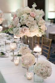 Lampions plafond boules papier bleu foncé, sable, blanc et guirlande guinguette pour décoration mariage chic. 1001 Idees Pour La Decoration De Votre Mariage Pastel