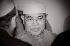 Kami selalu menjaga dan merawatnya , namun pada saat akhir hayatnya kami sedang tertidur karena lelah , dan beliau meninggal tidak ada yang menemani dan tidak ada yang menuntunnya menyebut asma. Bernama On Twitter Wants To Follow In The Steps Of Grandfather As Preacher Abu Hassan Din S Grandson Https T Co 5kukilec5c