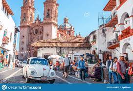 Con las últimas noticias de guerrero actualizadas a cada minuto, quadratín es hoy el sitio número uno de información, análisis y política en guerrero. Volkswagen Taxi Auf Der Strasse In Taxco Staat Von Guerrero Mexiko Redaktionelles Stockfoto Bild Von Stadtbild Rollen 131448803