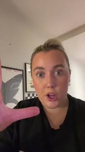 Faye Hutton's Instagram, Twitter & Facebook