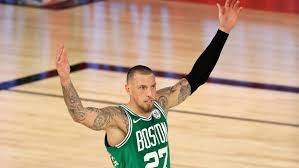 I miss playing basketball with my team! Nba Play Offs Wie Daniel Theis In Boston Zur Stammkraft Wurde Kicker