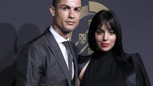 How did georgina rodriguez and cristiano ronaldo meet? Cristiano Ronaldo Und Georgina Rodriguez Verbringen Ihren Liebesurlaub Auf Sardinien
