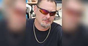 Derek Hart's Instagram, Twitter & Facebook