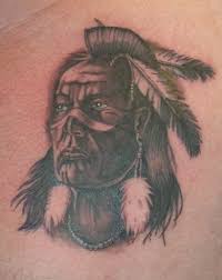 Indianer zeichen märchen tattoo indianer federn indianer tattoo indianische tattoos bunte feder tattoo zeichnung tattoos feder realistische bleistiftzeichnungen einfache zeichnungen. Nachdenklicher Indianer Krieger Mit Federn Tattoo Tattooimages Biz