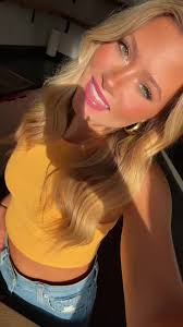 Jacqueline Mackenzie (@lifeofjac)