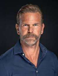 Scott Gilmore's Instagram, Twitter & Facebook