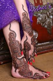 Beautiful Hand And Feet Mehndi Design By Kashee S Beauty Parlour Pakistani Mehndi Designs Karva Chauth Mehndi Designs Legs Mehndi Design
