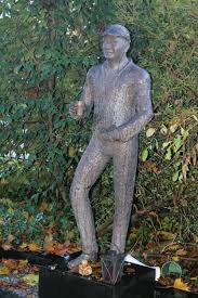 File:Beeld Manfred Langer.jpg