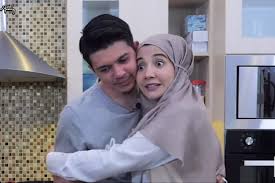 Warner music indonesia 11.521.393 views8 years ago. Momen Haru Irwansyah Dan Zaskia Sungkar Sambut Anak Pertama Setelah 10 Tahun Menanti Halaman All Kompas Com