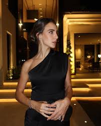 Aslışah Alkoçlar kendini anneannesi Hülya Koçyiğite benzetti - Patronlar  Dünyası