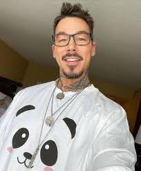 I love you all ❤️……I'm removing inactive fans…….if you know you love me  send me …. I love you ❤️