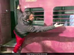 Dilwale dulhania le jayenge, which was aditya chopra's directorial debut, released on october 19, 1995. Ranveer Singh Recreates Dilwale Dulhania Le Jayenge Train Scene