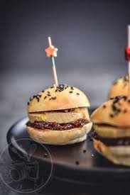 Minis Burgers Au Foie Gras Et Confit De Figue 30 Recettes D Aperitif Faciles A Realiser Noel Recette Aperitif Recette Aperitif Aperitif Facile