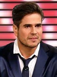 Se dio a conocer por participar en el reality show protagonistas de novela en 2002 y llegar a ser finalista del mismo. Daniel Arenas Cast As Lead In La Gata Remake Famousfix Com Post